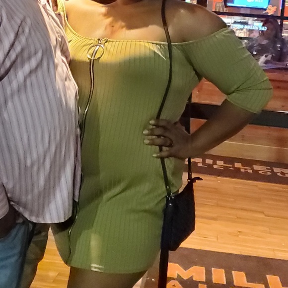 Green Off Shoulder Ribbed Front Zip Dress - Picture 5 of 5